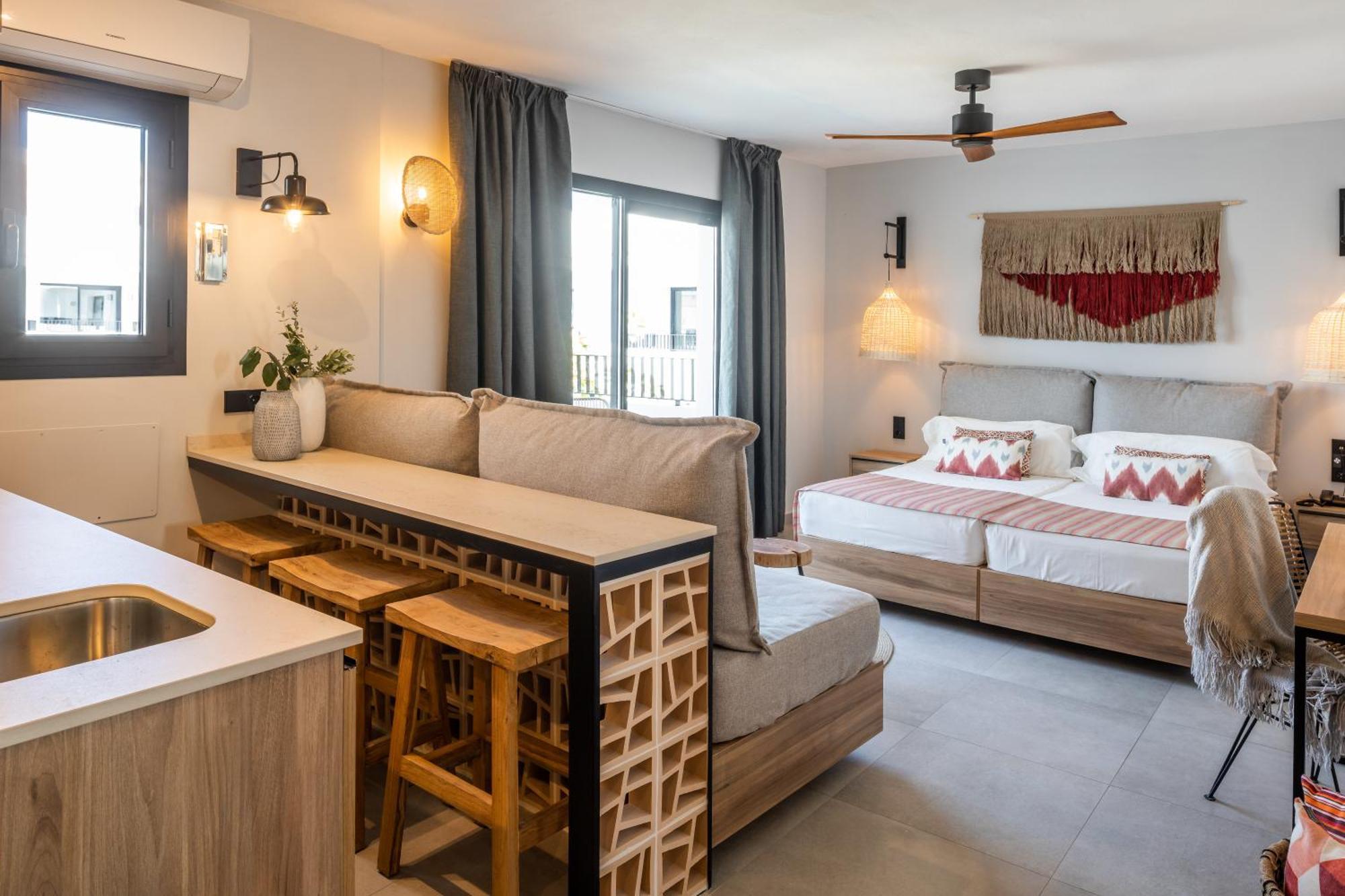 Aparthotel Casita Blanca - Adults Only San Antonio  Buitenkant foto