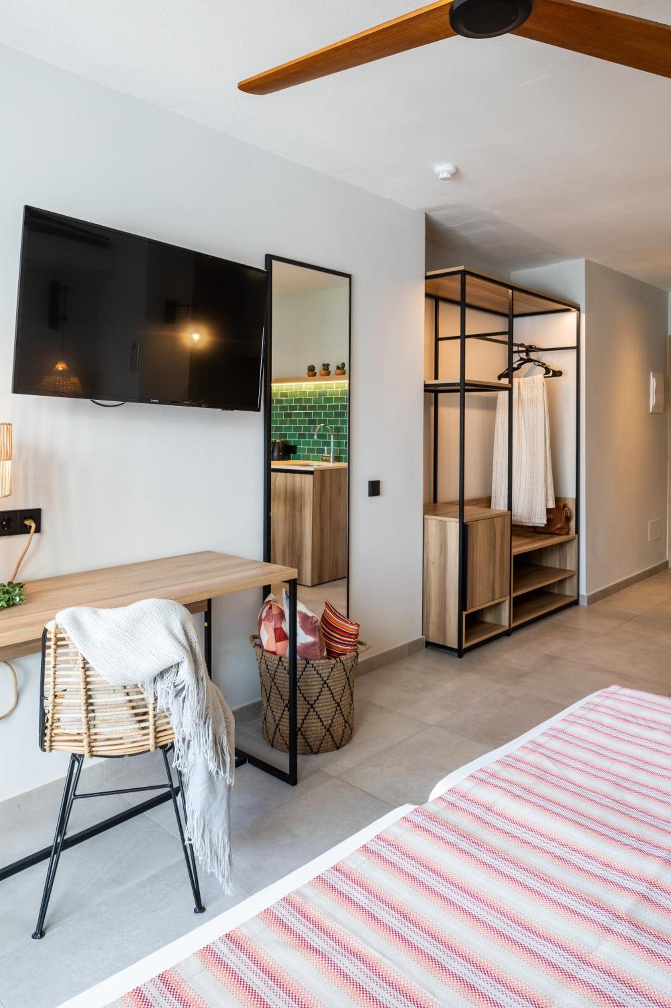 Aparthotel Casita Blanca - Adults Only San Antonio  Buitenkant foto