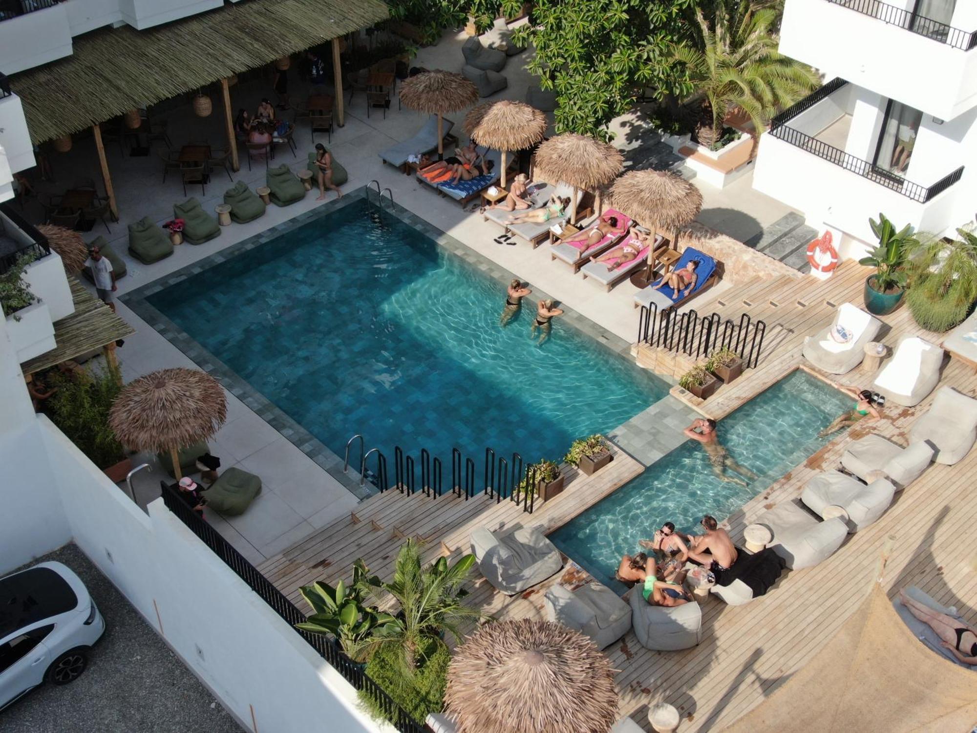 Aparthotel Casita Blanca - Adults Only San Antonio  Buitenkant foto