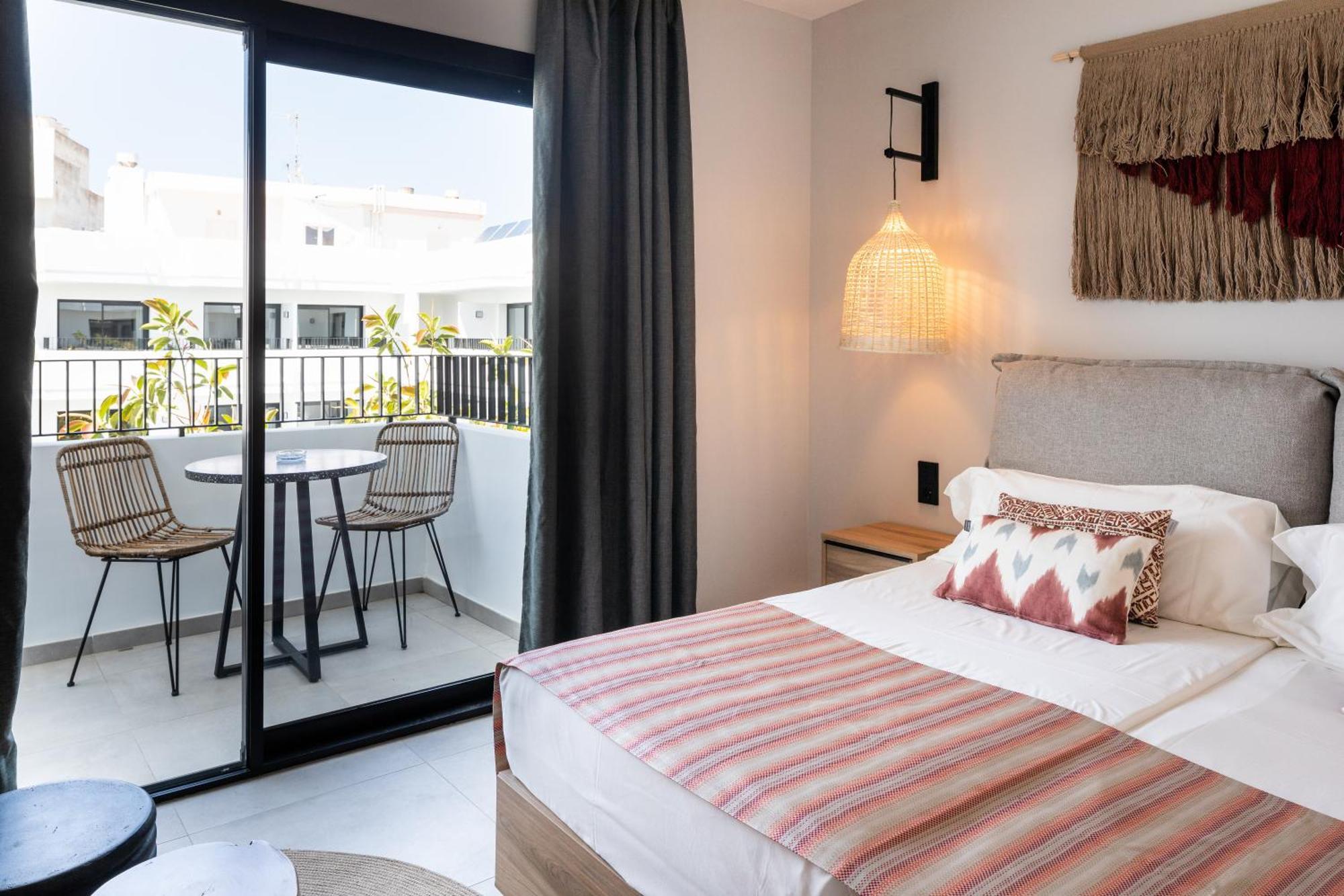 Aparthotel Casita Blanca - Adults Only San Antonio  Buitenkant foto